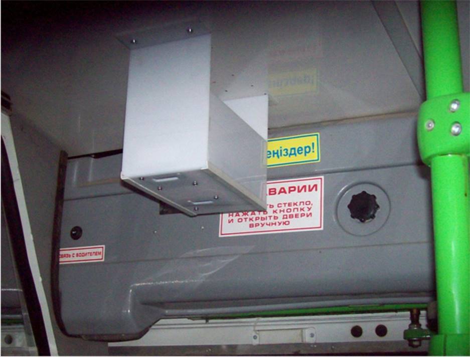 Установка на одностворчатую дверь автобуса ЛиАЗ ИК-датчика «Луч-МС».